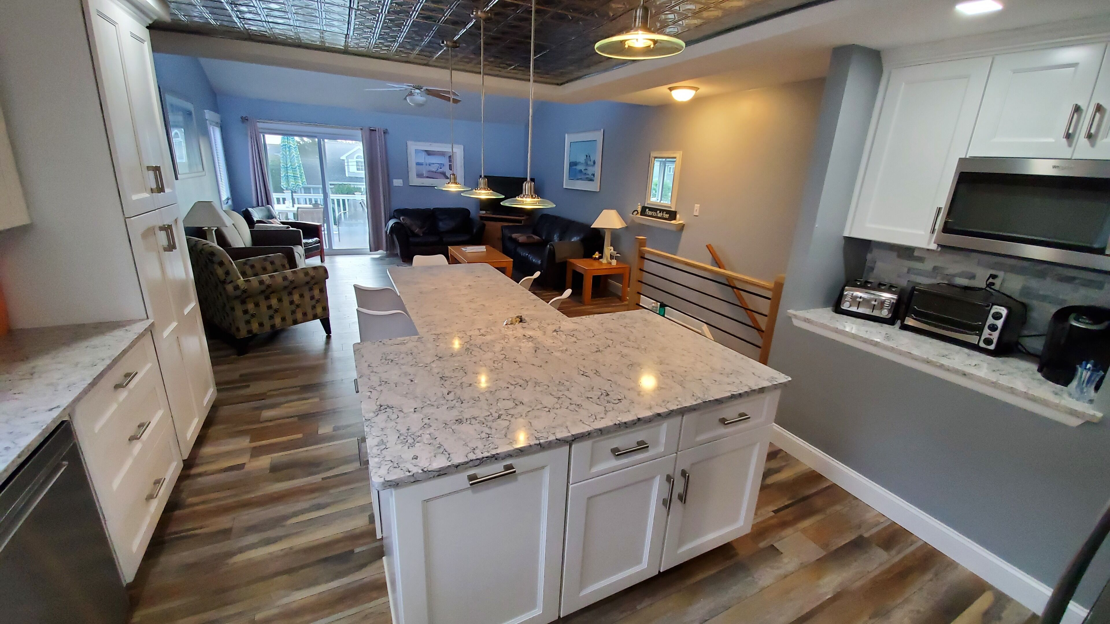 Family Fun at the Shore! Walk to Beach, Bay, Town!