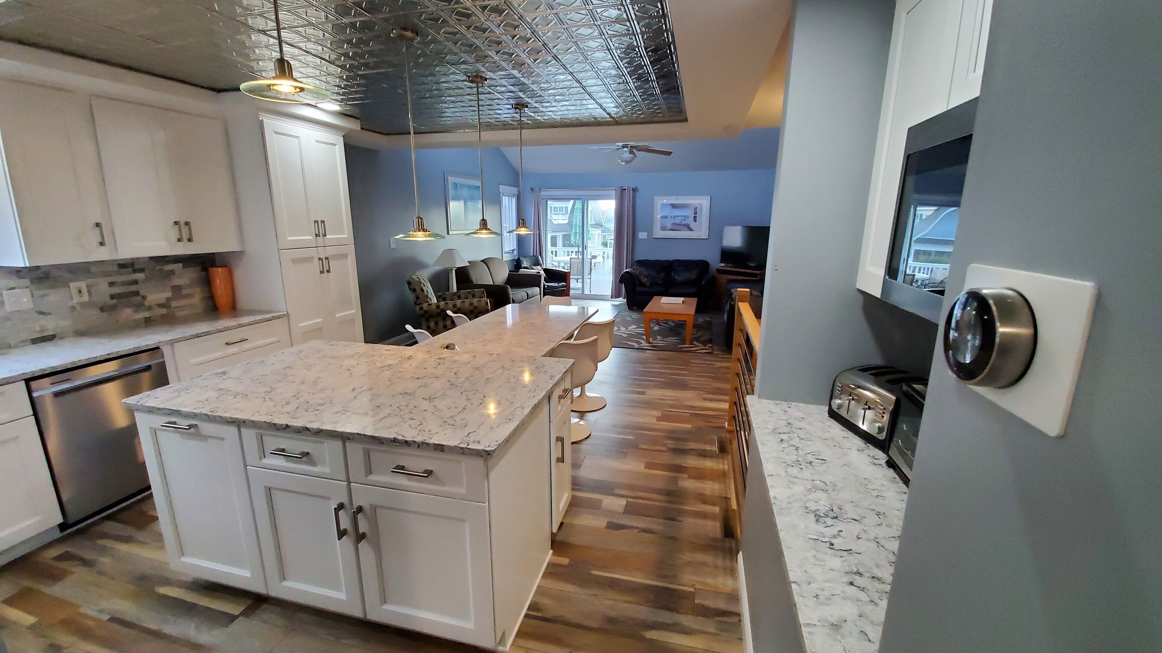 Family Fun at the Shore! Walk to Beach, Bay, Town!