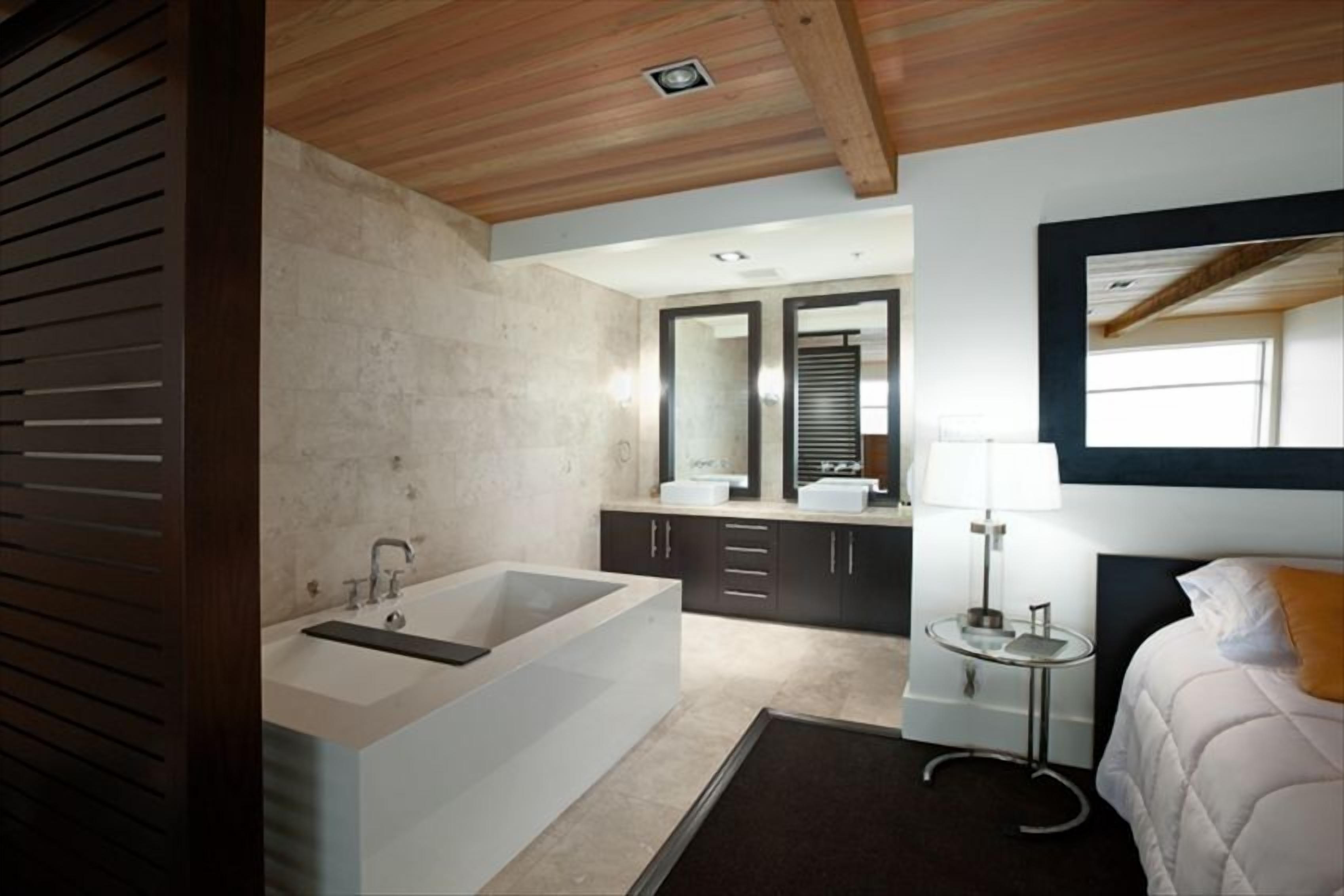 Tofino -  5 Star Executive Rental