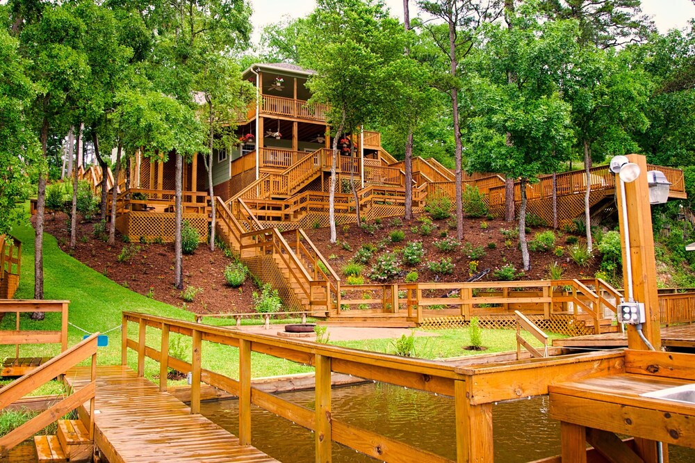 "Pat's Place" An incredible lakefront home with kayaks and decks galore.