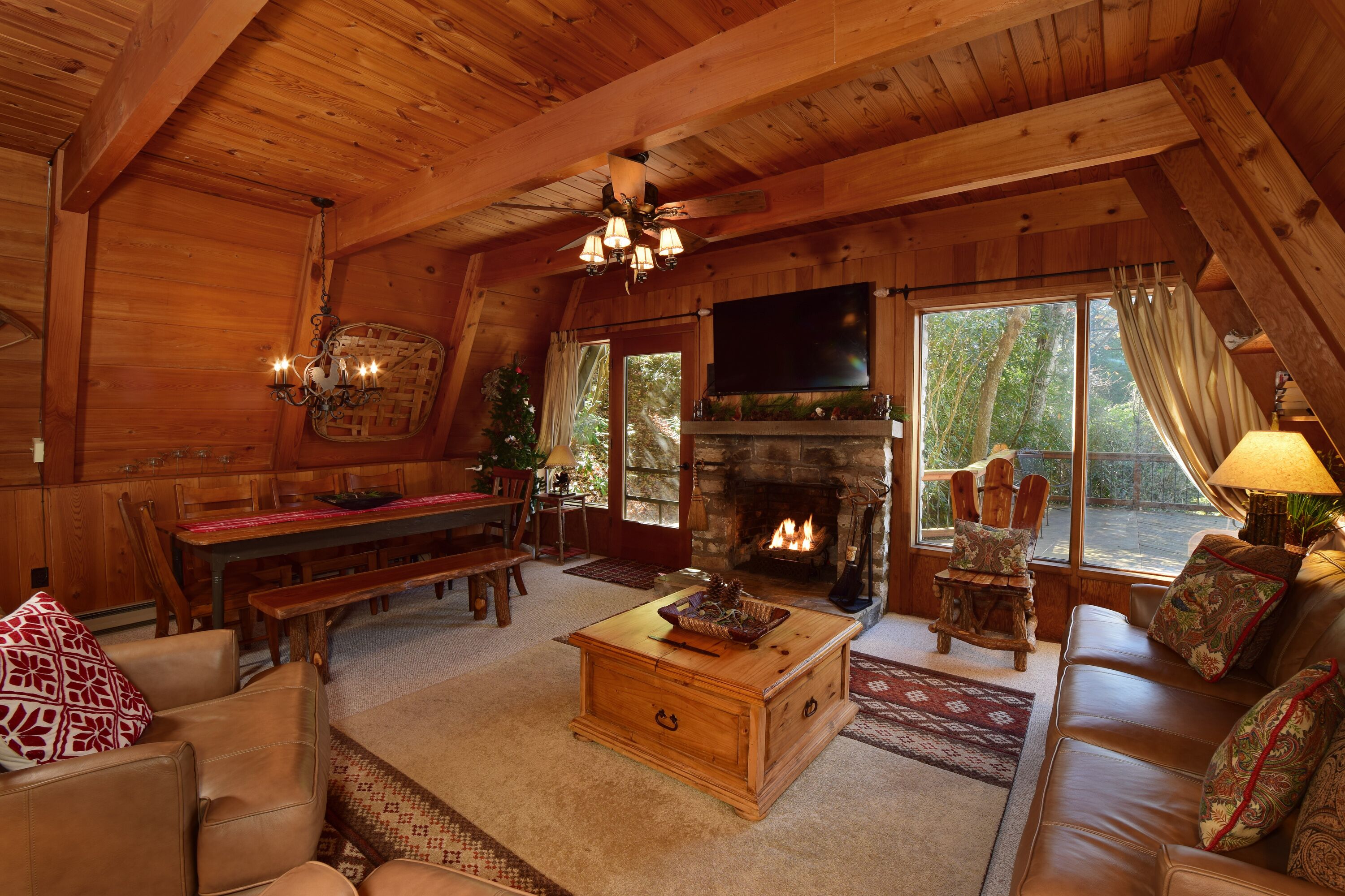 🍁Updated A-frame Cabin🍁Gated Club in Boone🍁1K/2Q/1F/2BA🍁Fireplace🍁Lg Deck🍁