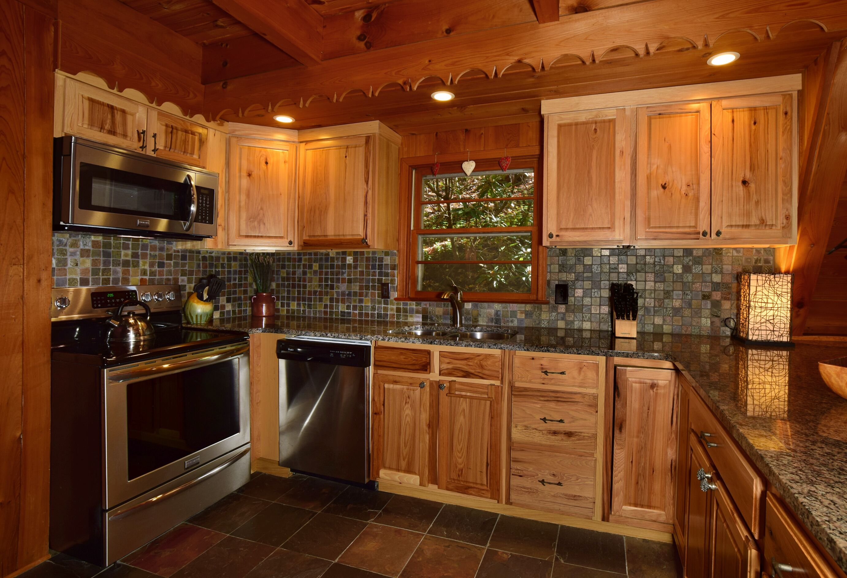 🍁Updated A-frame Cabin🍁Gated Club in Boone🍁1K/2Q/1F/2BA🍁Fireplace🍁Lg Deck🍁