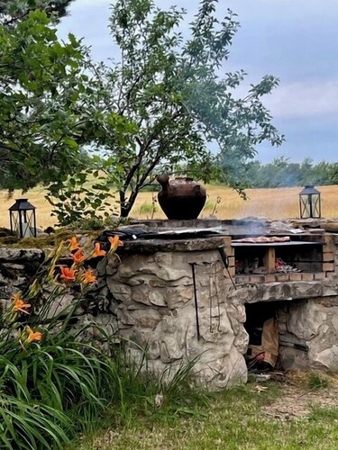 Ferme en pierre adaptée aux enfants et aux animaux avec piscine privée sur 2 hectares