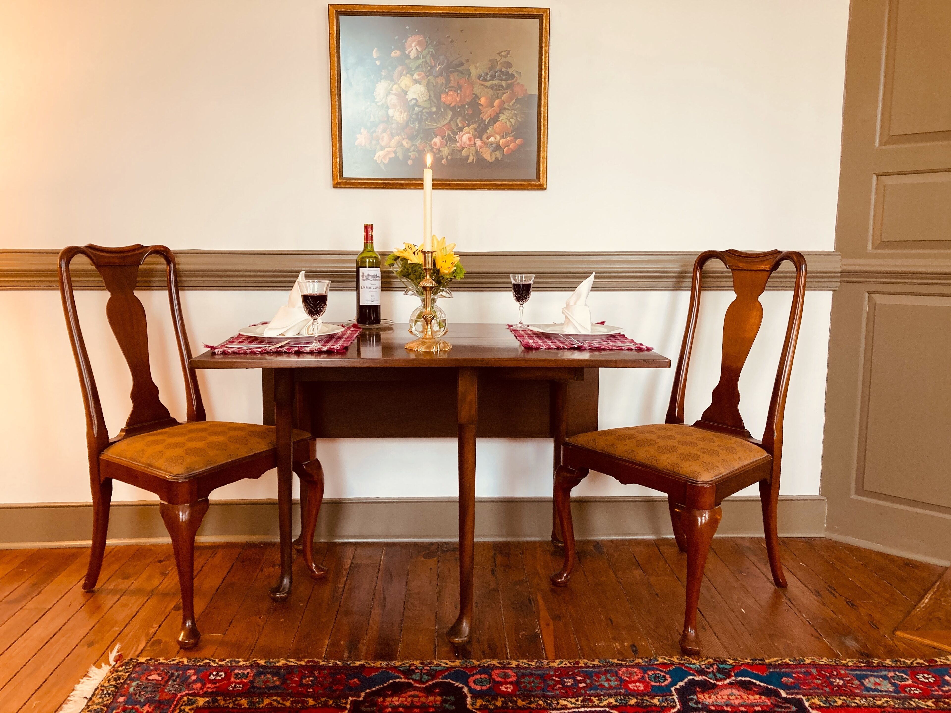 Getaway Cottage in Park-Like Setting on River. Restaurants/Canal Towpath Nearby.