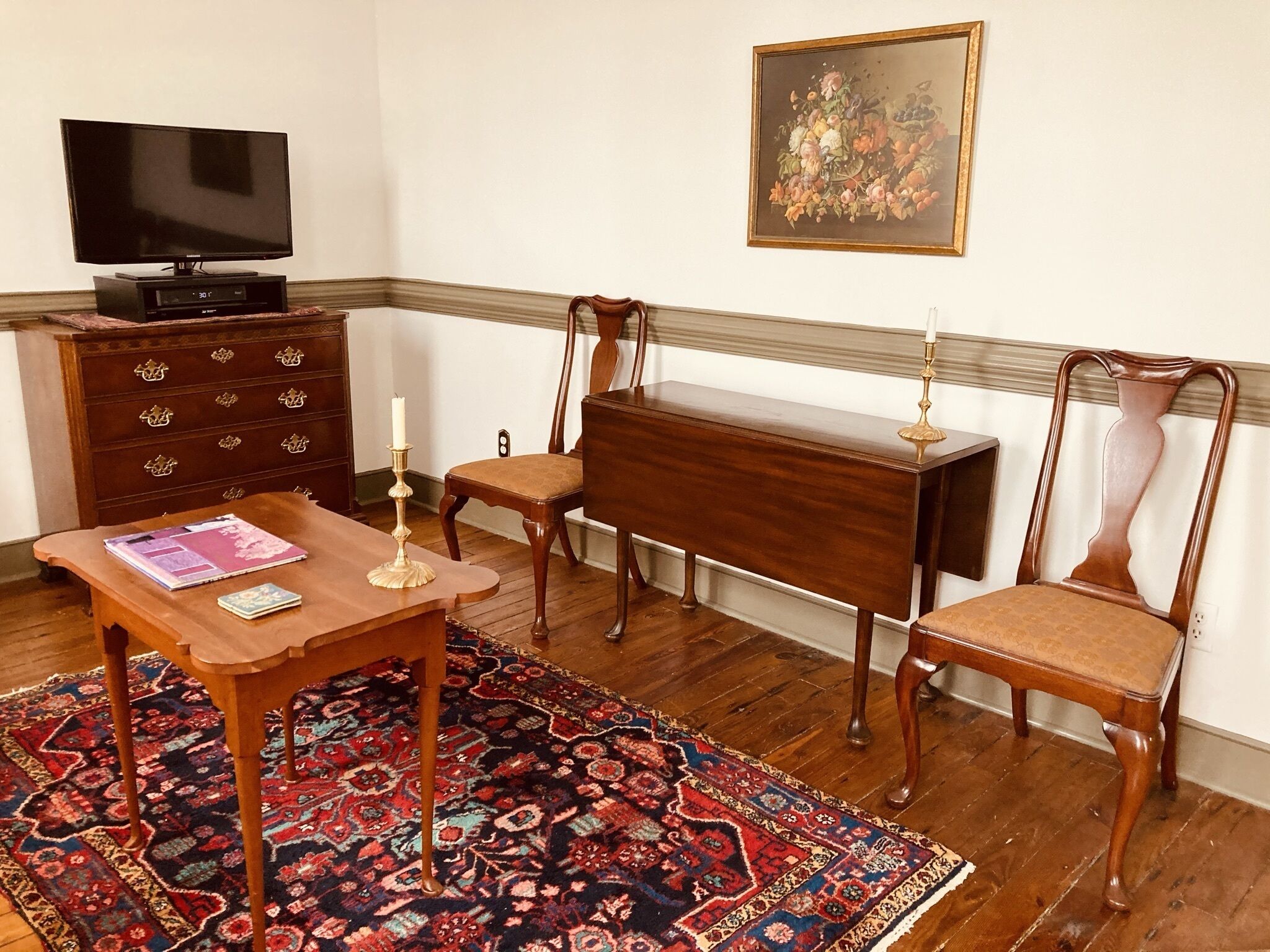 Getaway Cottage in Park-Like Setting on River. Restaurants/Canal Towpath Nearby.