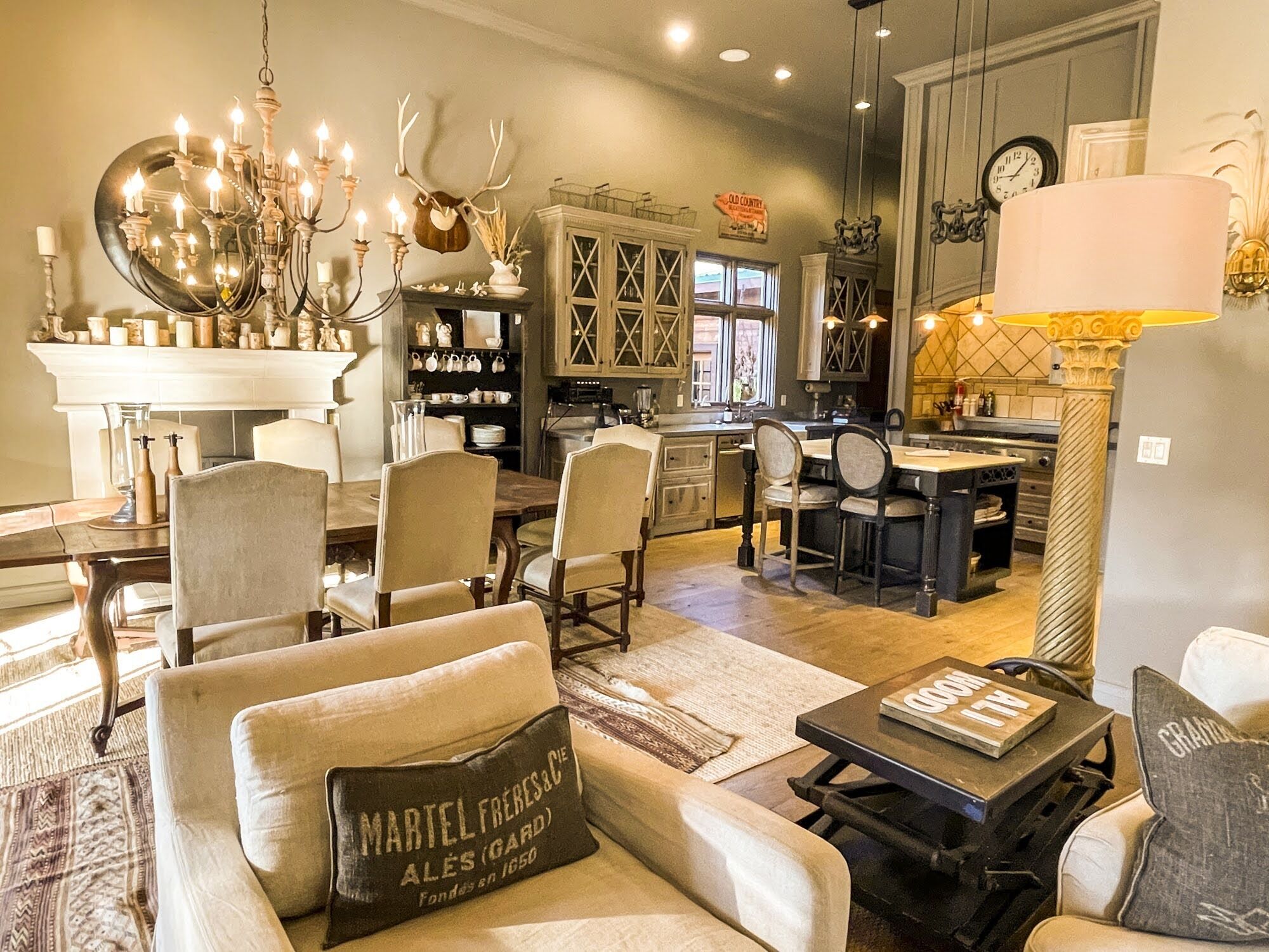   Country House with pool and hot tub on river 