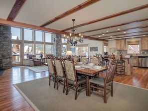 Dining - Big Sky Vacation Rentals: Black Eagle 31 (Big Sky)
