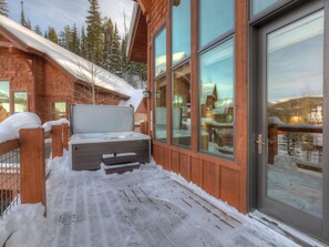 Outdoor spa tub - Big Sky Vacation Rentals: Black Eagle 31 (Big Sky)