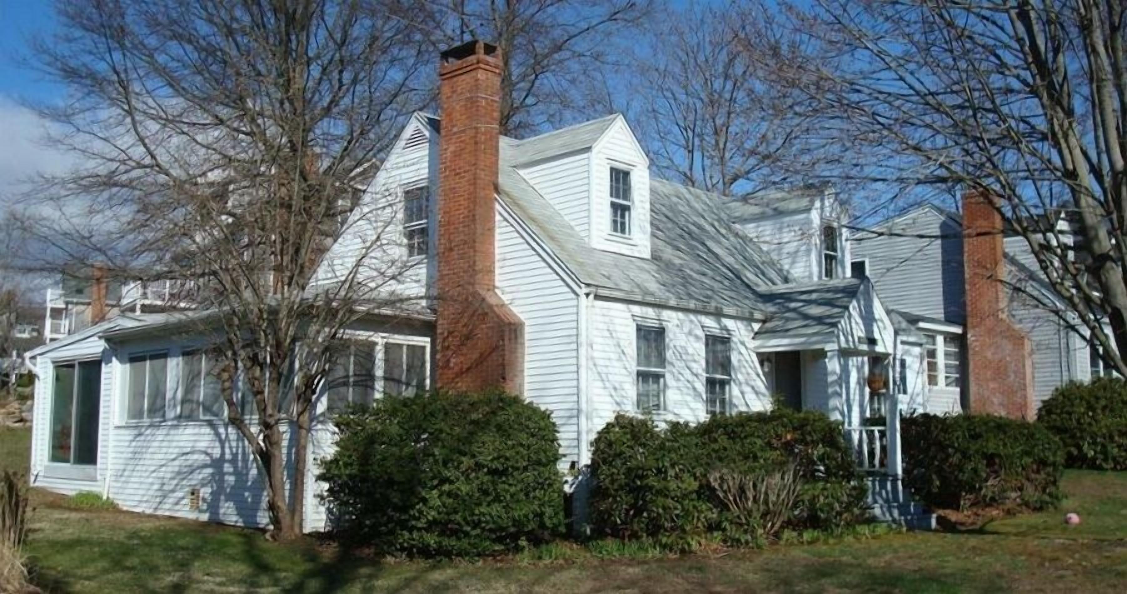 Lovely Connecticut Beach Community Home -Upgraded,Sleeps 11