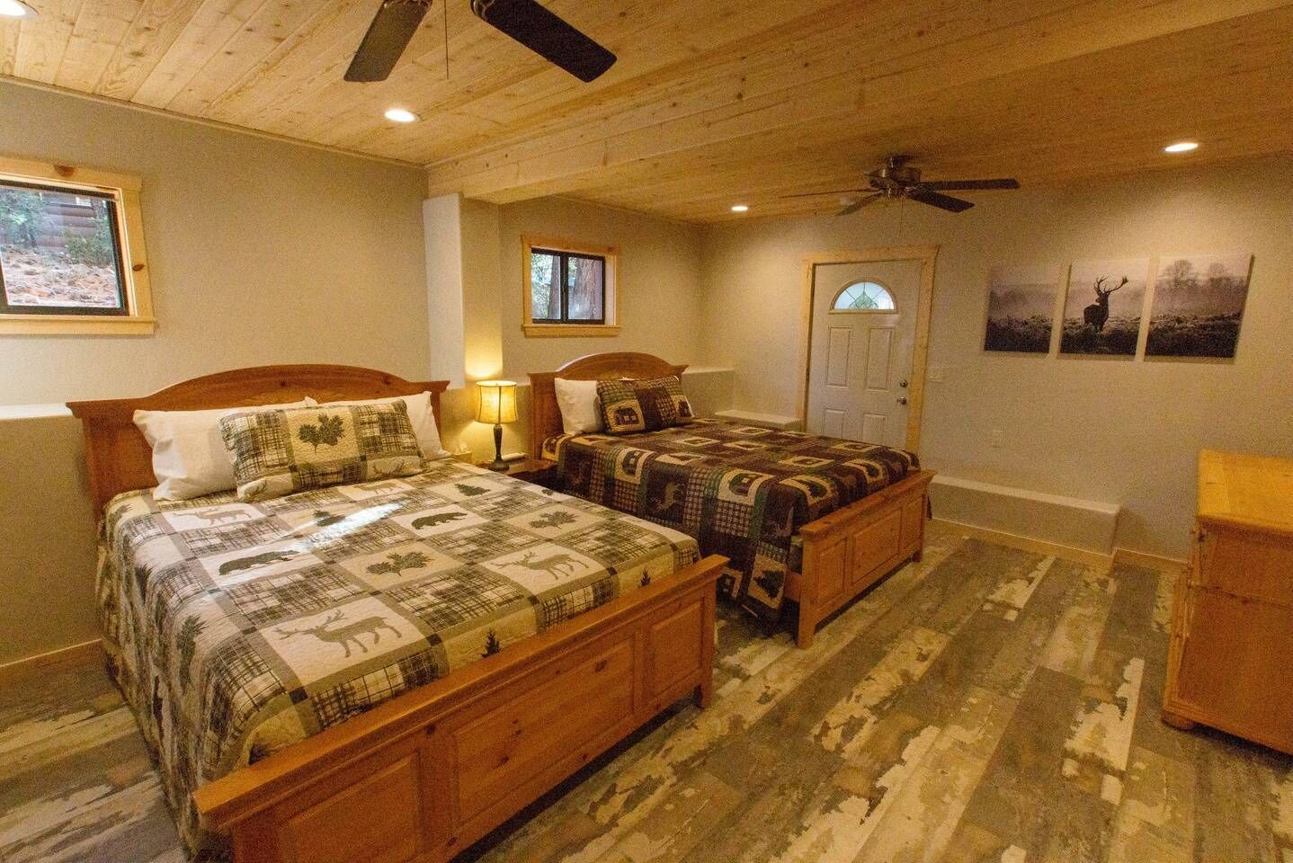 Spacious Chalet Retreat, 3 Decks, Great for families and couples staycations!