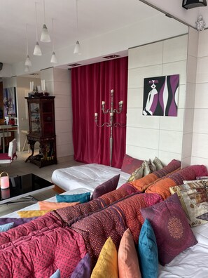 1 bedroom, in-room safe, desk, free WiFi - Exceptional Sea-Front design Condo, Private Garden across from Beach! (Nice)