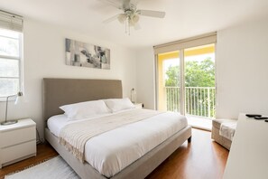 2 bedrooms, iron/ironing board, WiFi, bed sheets - The Yacht Club Aventura - 2BR/2BA Golf View (Aventura)