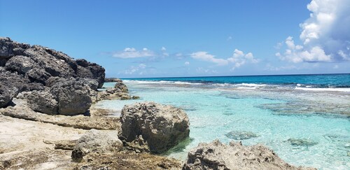 Oceanfront Exuma Retreat • 2BR/2.5BA • Secluded Beach • Deck • WiFi • AC!