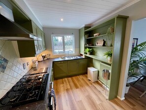 Fridge, microwave, oven, stovetop - Lakeside Windrush Turret Lodge with Hot Tub Family Friendly On-site Facilities (South Cerney)