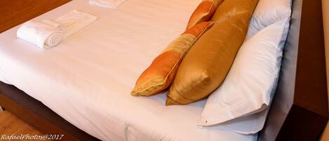5 bedrooms, iron/ironing board, free WiFi, bed sheets