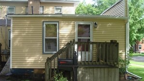 A small, single-story house with a front porch and a mailbox. - Cozy studio in St. Joseph, Michigan (St Joseph)