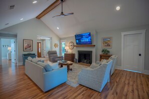 Smart TV, fireplace, DVD player