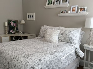2 habitaciones, tabla de planchar con plancha, wifi y ropa de cama