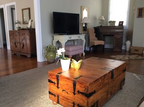 Interior - Local Style Living Inside the Big City! Two miles to UCSF and Golden Gate Park! (San Francisco)