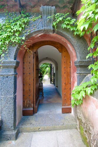 Country villa with private pool, large garden