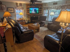 Smart TV, fireplace, DVD player, ping pong