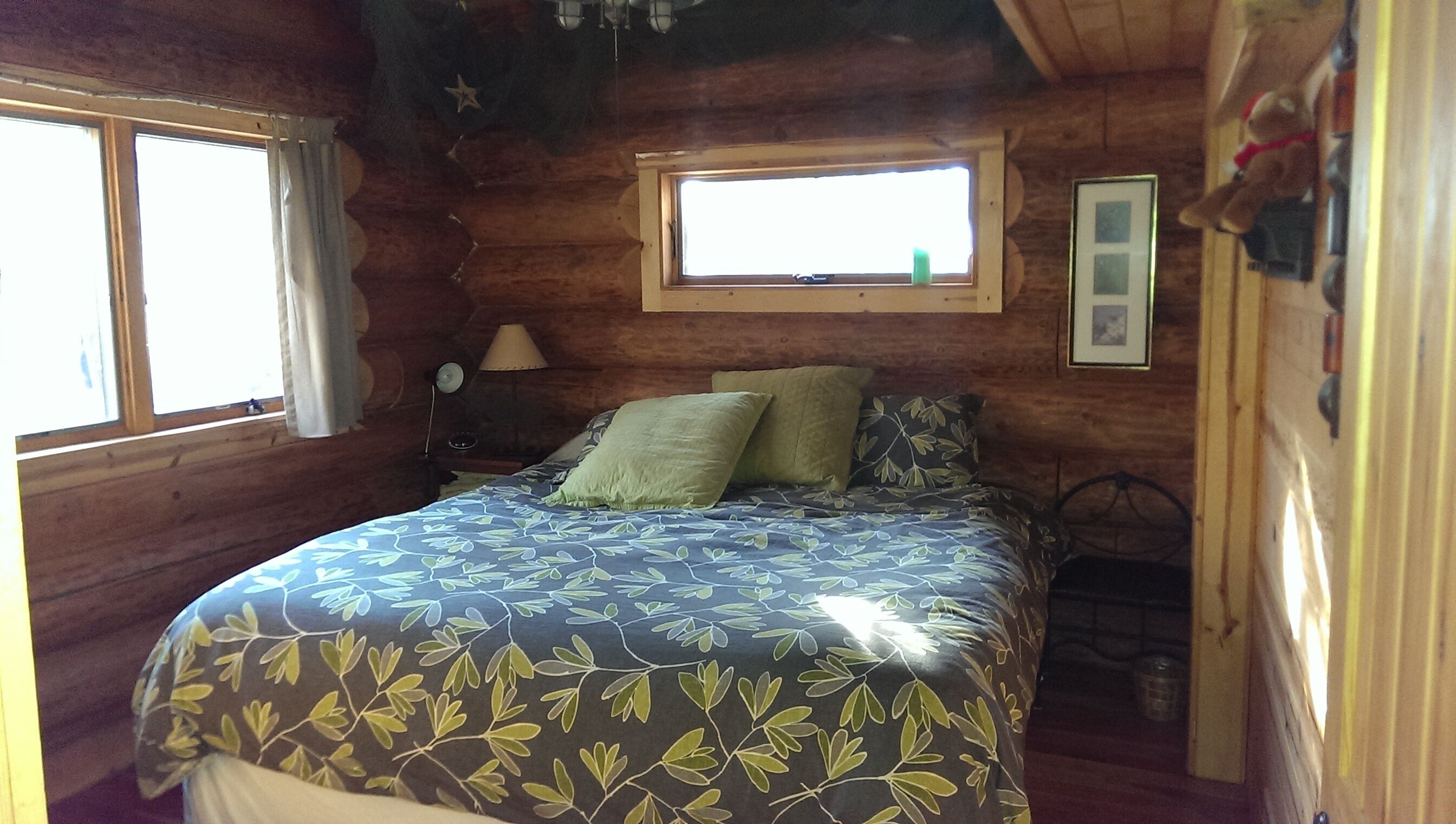 Log Cabin living on beautiful Lake Minnewawa-call for LAST MINUTE AVAILABILITY 