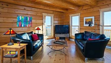 Smart-TV, Kamin, Arbeitsbereiche, Computerbildschirme