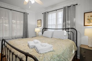 5 bedrooms, iron/ironing board, WiFi, bed sheets