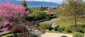 Spacious Lake Annecy Villa - Delightful in Summer or Winter 