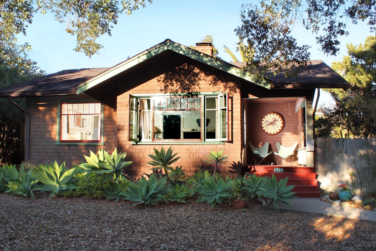 Charming 1917 Craftsman Bungalow - Full Garden & Hot Tub, 6 blocks to Downtown