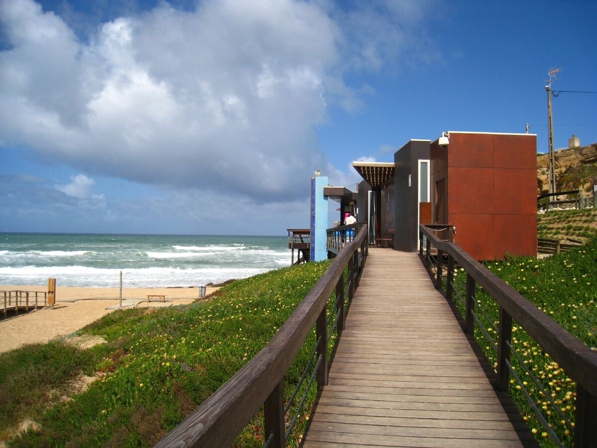 Beach nearby, sun-loungers, beach towels