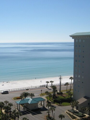 FANTASTIC 11TH FL 3BR, BRIGHT, FAMILY FRIENDLY W/ EVERYTHING.  HOME ON THE BEACH