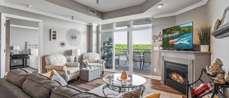 TV connectée, cheminée, chaîne hi-fi