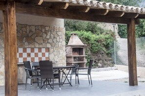 Outdoor dining - Country Cottage / Gite - Paüls (Paüls)