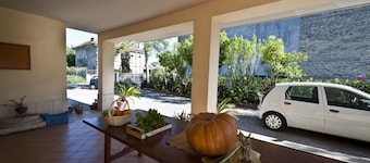 Lovely apt in private villa