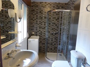 Vasca, asciugacapelli, bidet, asciugamani