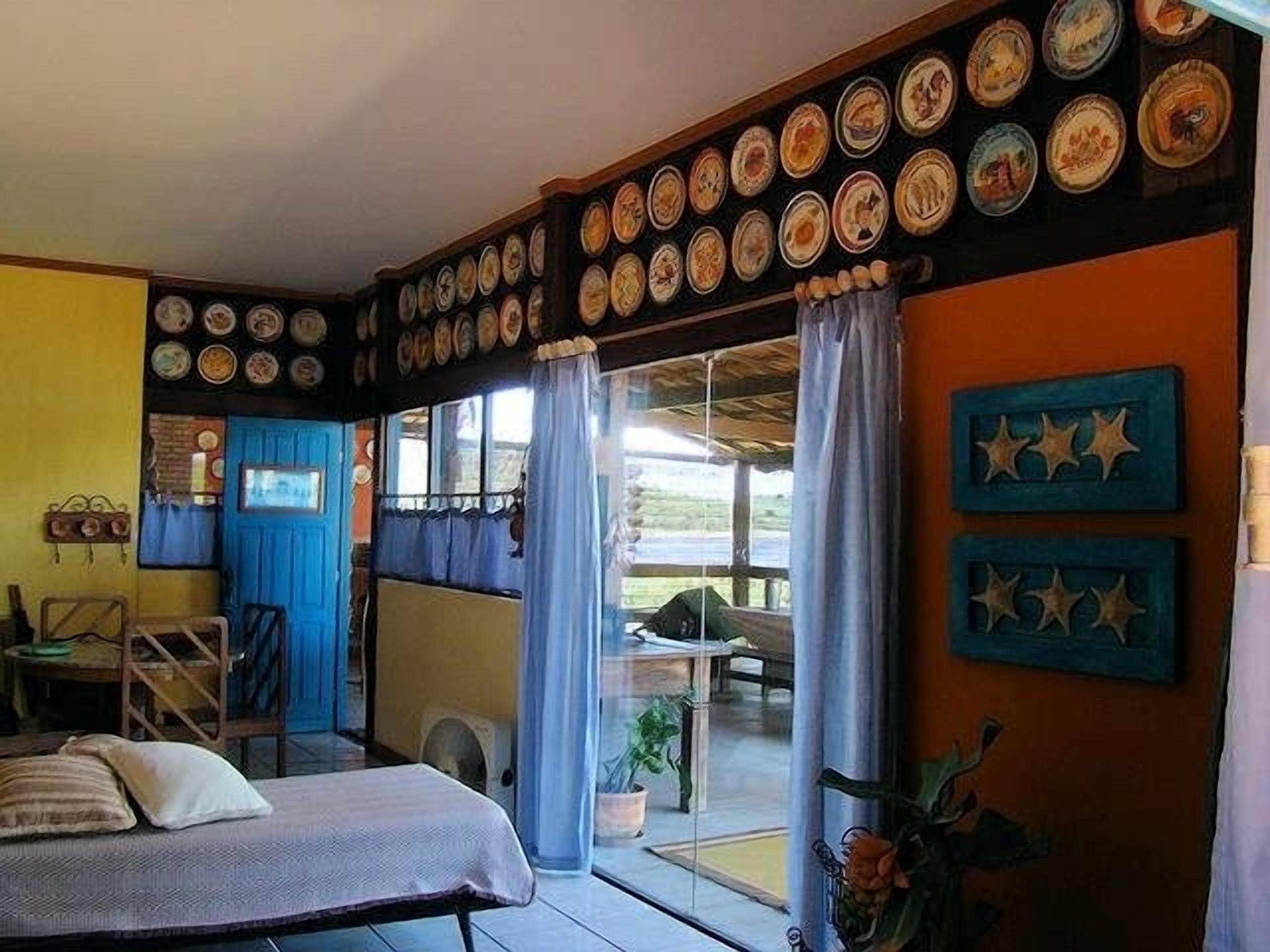 3 bedroom home in front of Meaípe pond - en suite