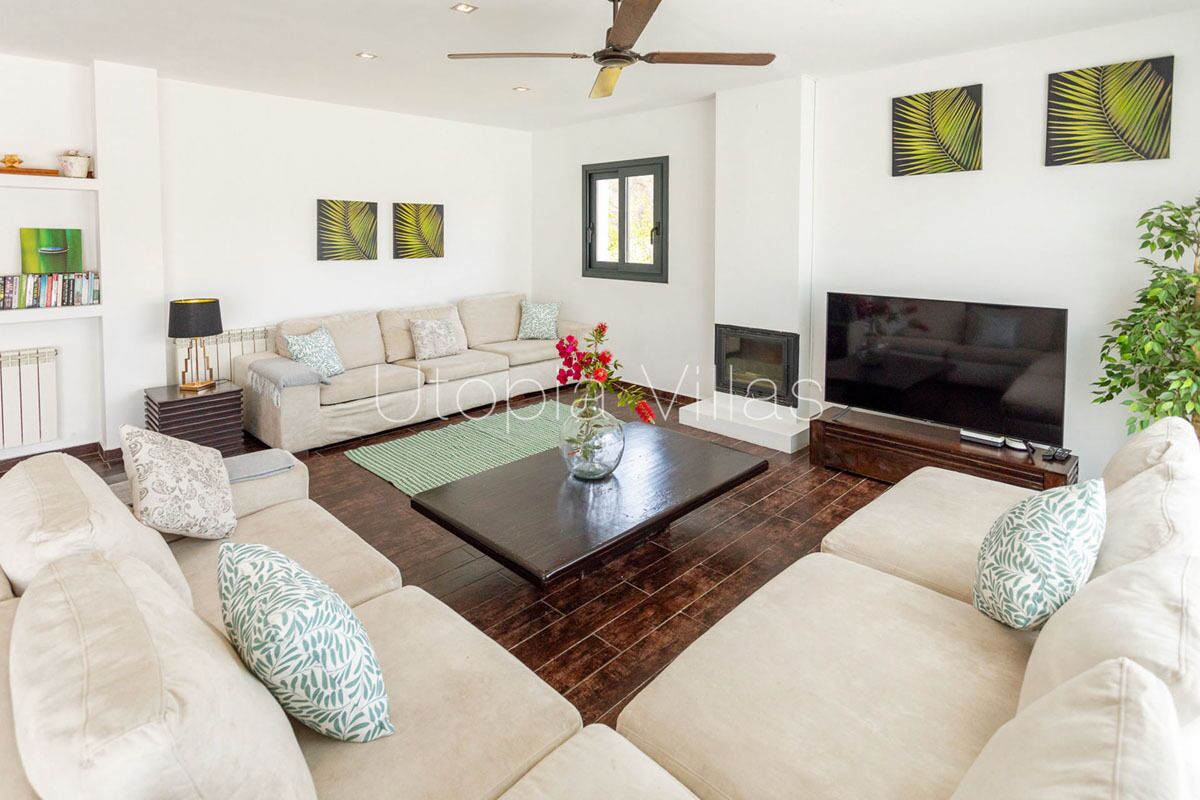 Great familiar house for 12 people in Olivella , 12 mn from Sitges, Barcelona