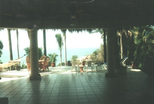 Unique home with fabulous views of the ocean and jungle