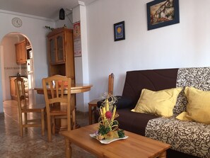 TV, DVD player, stereo - Sunny Getaway with Pool in Orihuela Costa – Ideal for Relaxation and Exploration (Punta Prima)