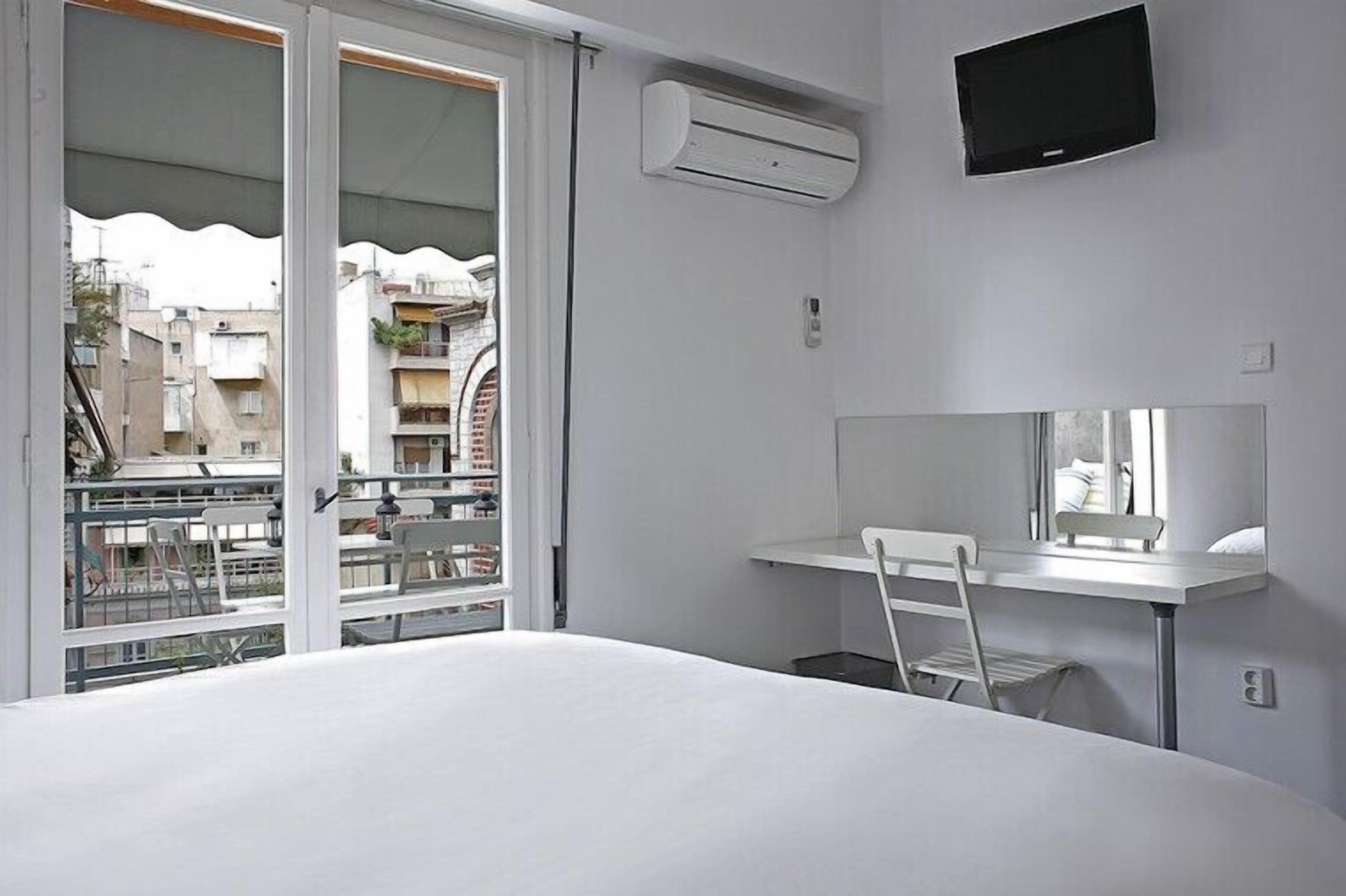 Acropolis area, modern one bedroom apt, large terrace, WiFi, A/C