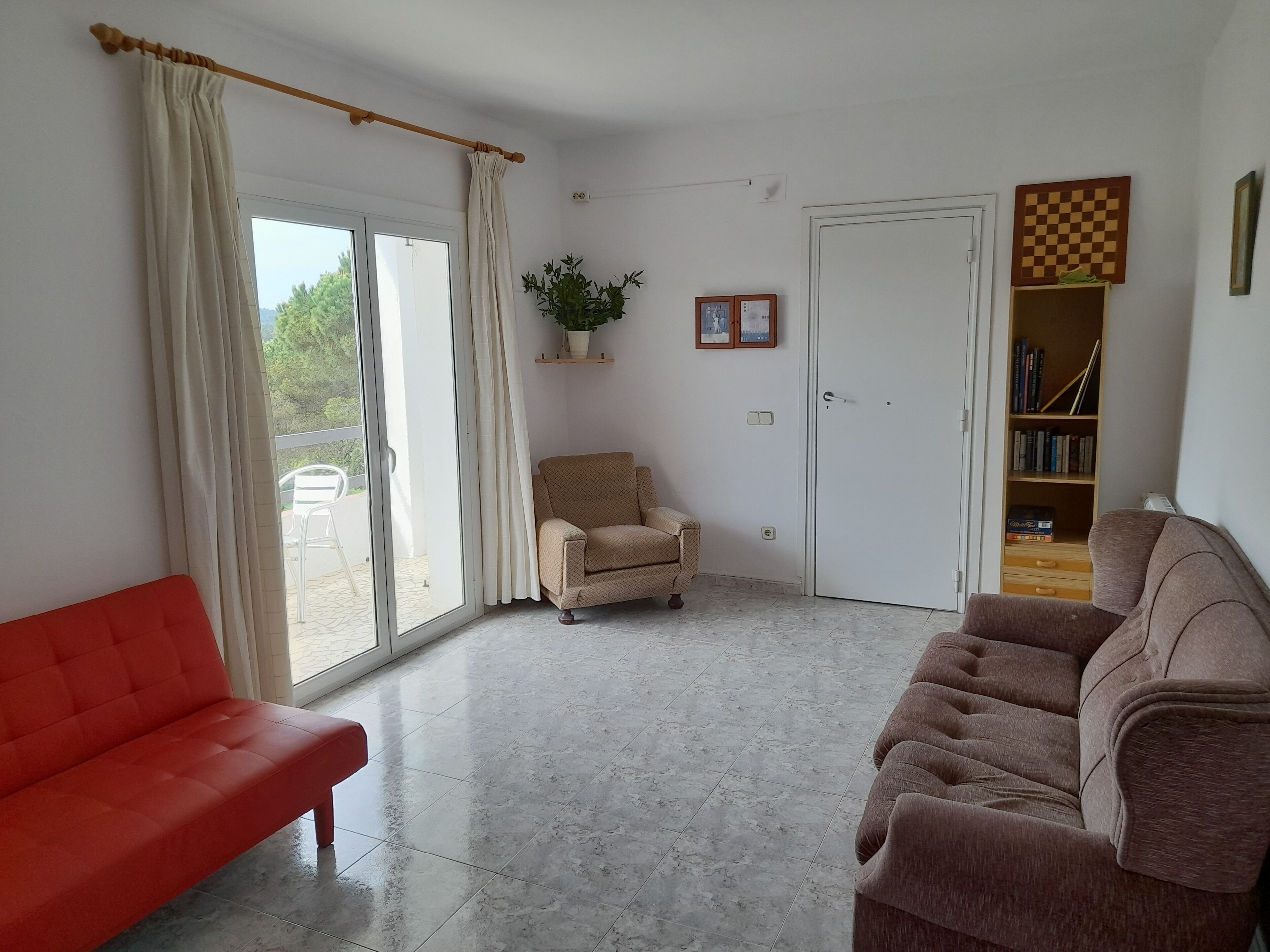 Costa Brava. House for 24. Private pool, BBQ and garden.