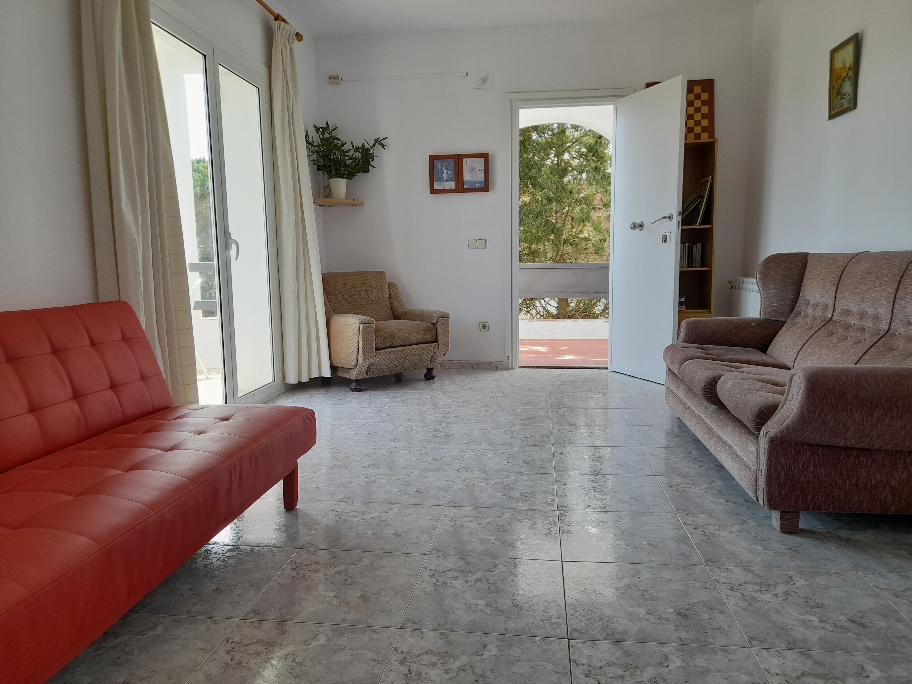 Costa Brava. House for 24. Private pool, BBQ and garden.