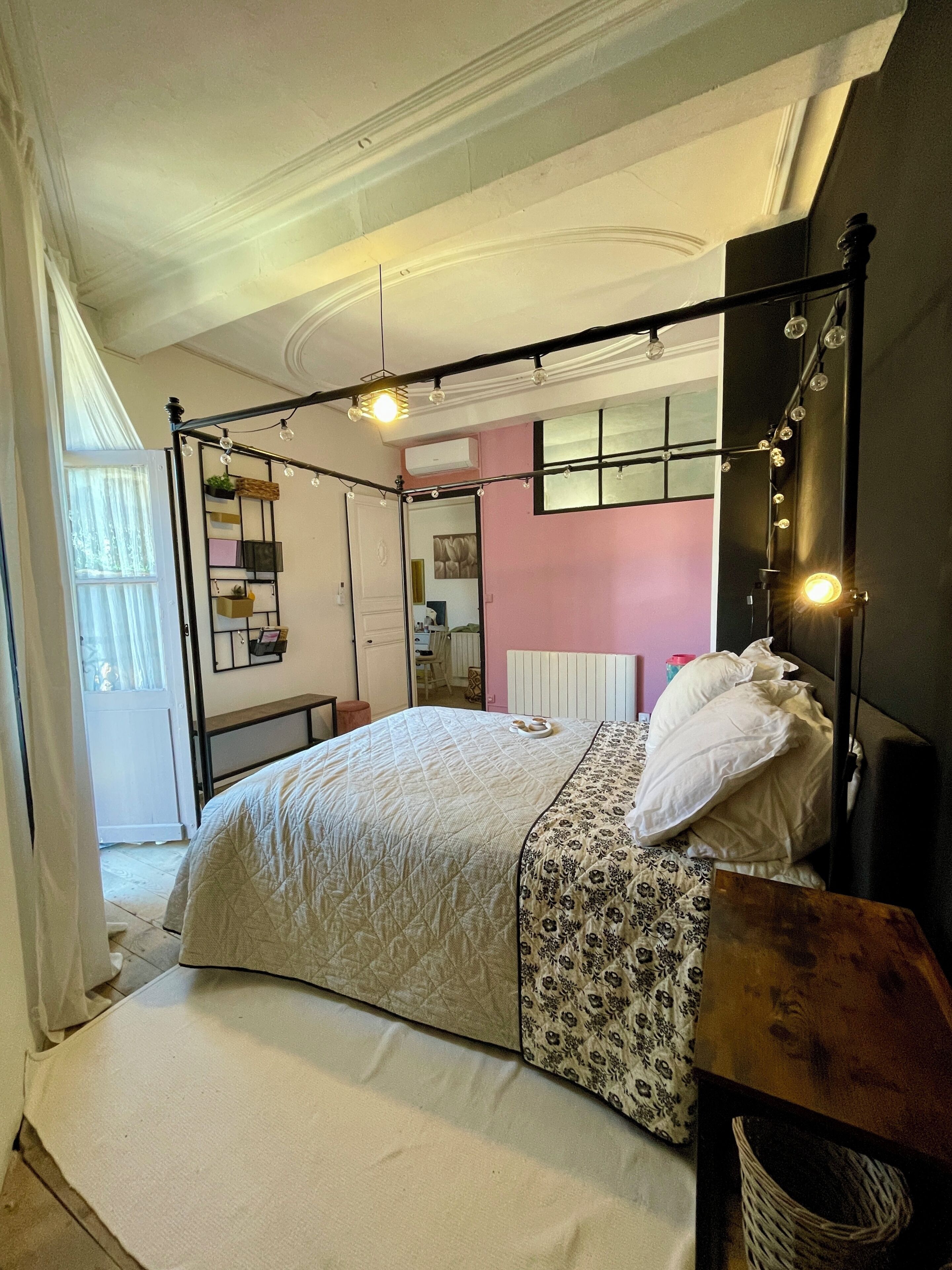 5 bedrooms, iron/ironing board, free WiFi, bed sheets