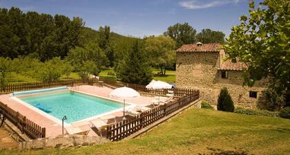 Il Mulino, un moulin du XVIIÚme siÚcle, superbement restauré, piscine.