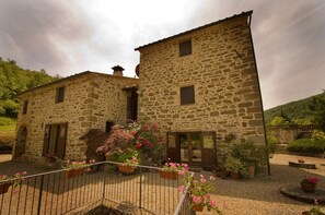 المنشأة من الخارج