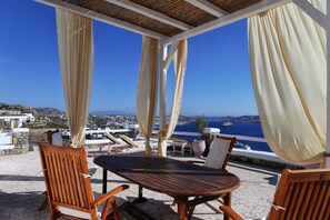 屋外ダイニングエリア