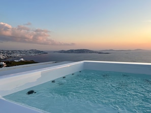 Outdoor spa tub - Deluxe Suite with Outdoor Hot Tub and Amazing Sea Views @ LMB Mykonos (Mykonos)