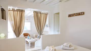 1 bedroom, in-room safe, iron/ironing board, travel cot