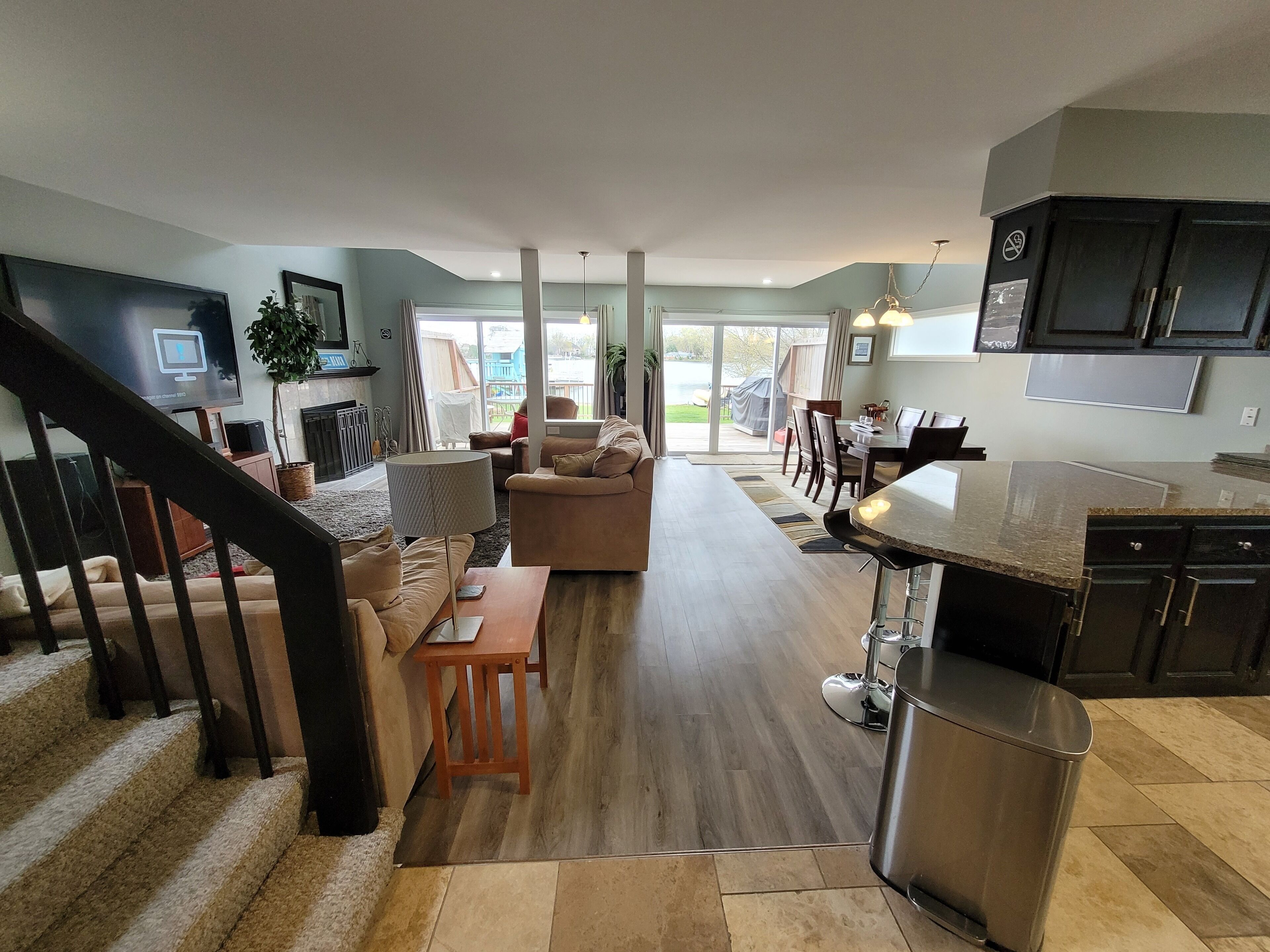 PICK ME! Updated 2023! ELEGANT LAKEFRONT- KAYAKS/PADDLE BOAT-Open! PETS WELCOME!